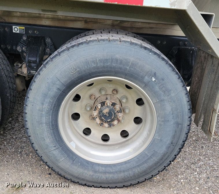 image for item KB9016 2012 Kenworth T440 fuel truck