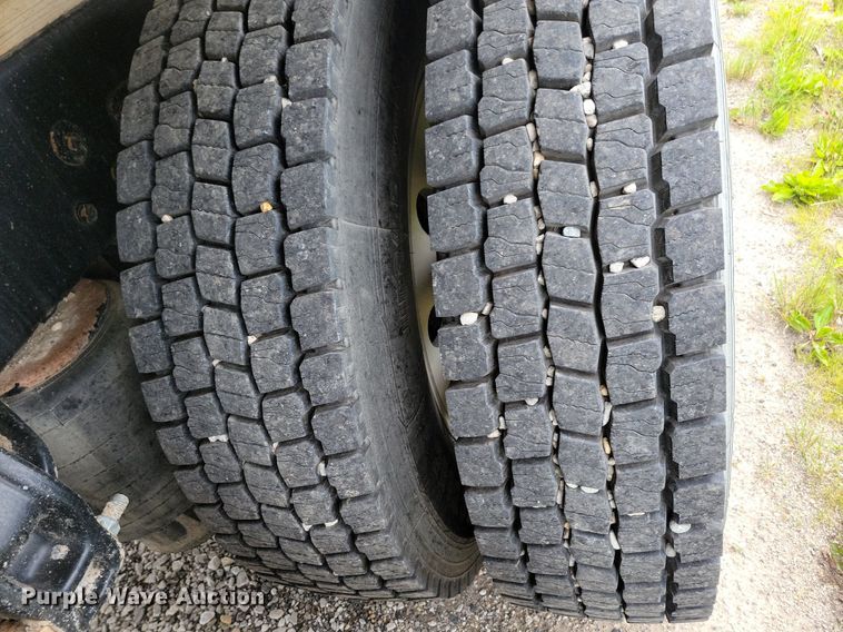 image for item KB9016 2012 Kenworth T440 fuel truck