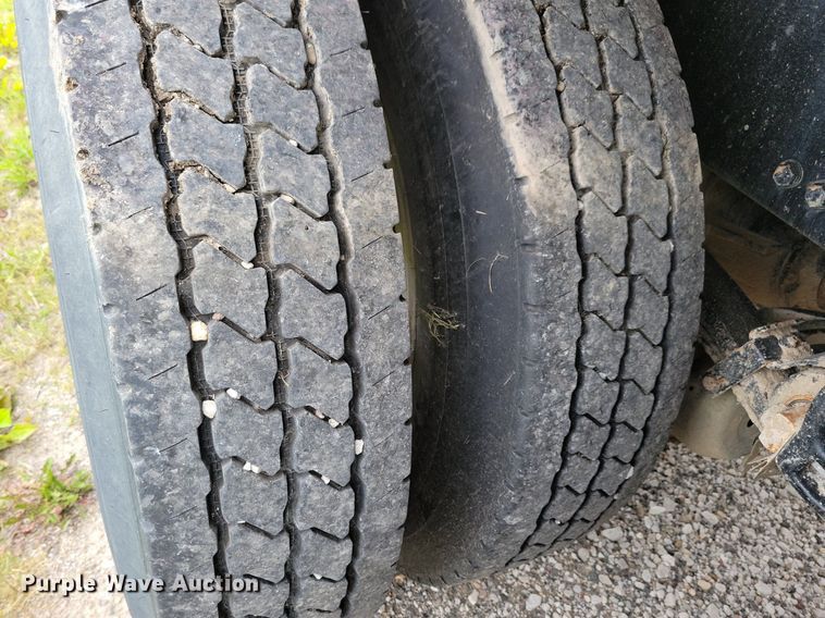 image for item KB9016 2012 Kenworth T440 fuel truck