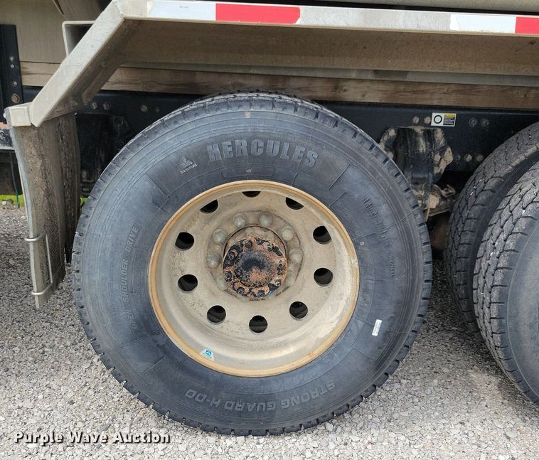 image for item KB9016 2012 Kenworth T440 fuel truck