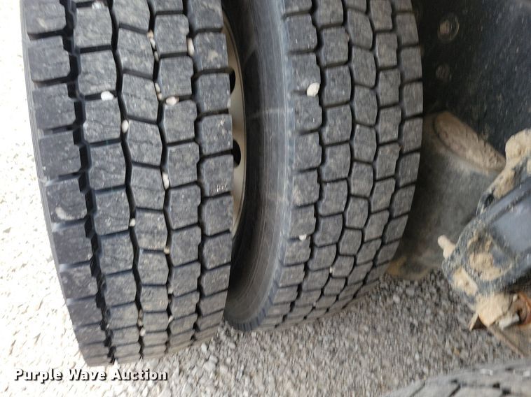 image for item KB9016 2012 Kenworth T440 fuel truck