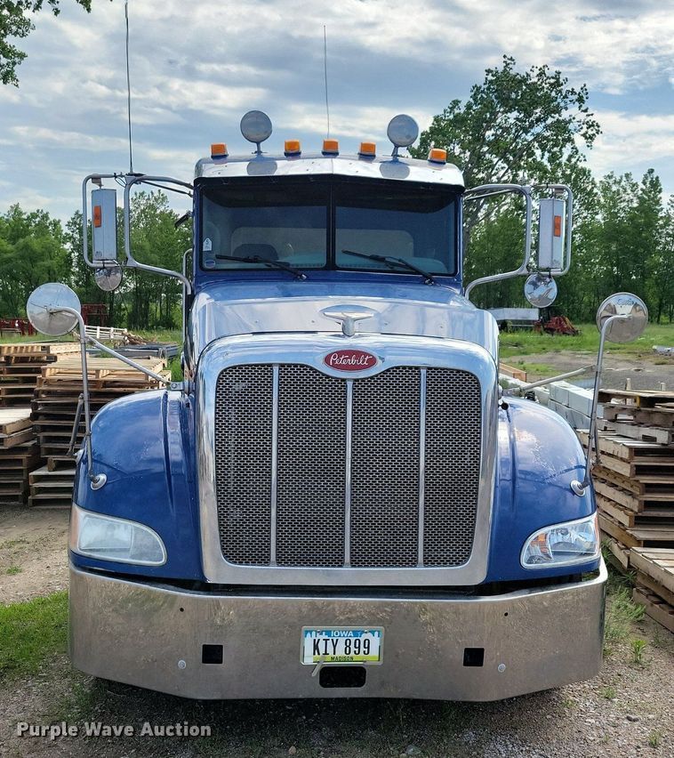 image for item KB9033 2008 Peterbilt 386 semi truck