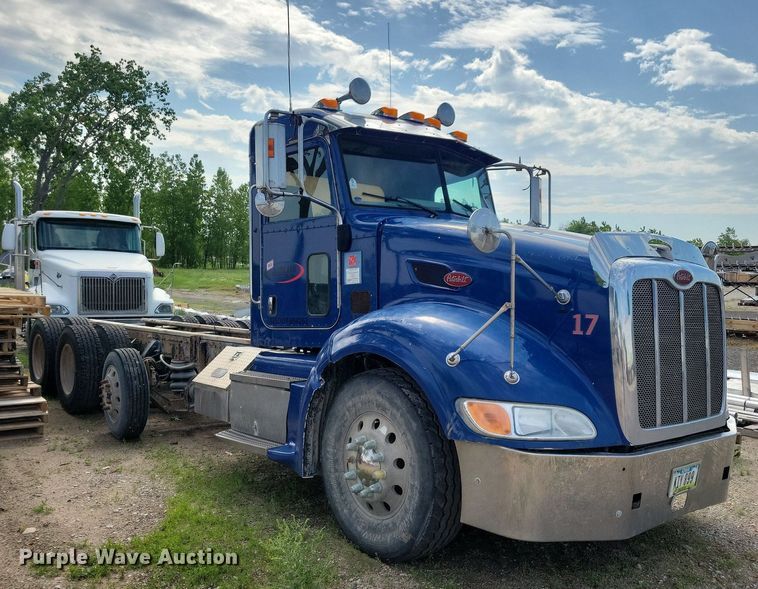 image for item KB9033 2008 Peterbilt 386 semi truck