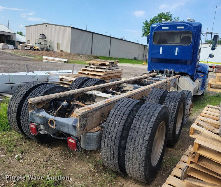 image for item KB9033 2008 Peterbilt 386 semi truck