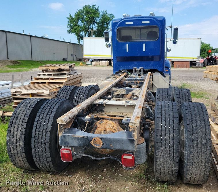 image for item KB9033 2008 Peterbilt 386 semi truck