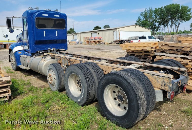 image for item KB9033 2008 Peterbilt 386 semi truck