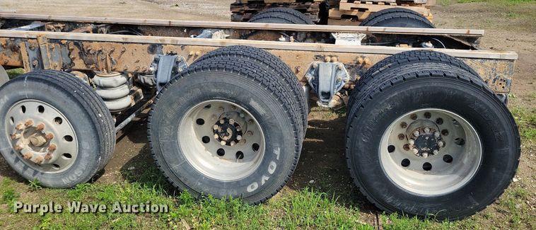 image for item KB9033 2008 Peterbilt 386 semi truck