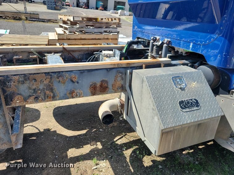 image for item KB9033 2008 Peterbilt 386 semi truck