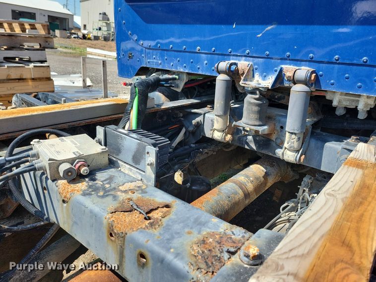 image for item KB9033 2008 Peterbilt 386 semi truck