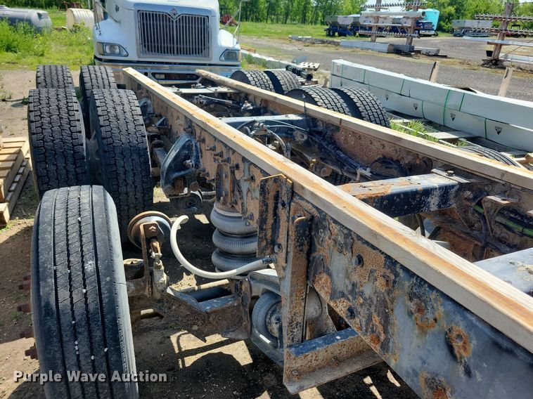 image for item KB9033 2008 Peterbilt 386 semi truck