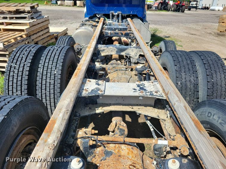 image for item KB9033 2008 Peterbilt 386 semi truck