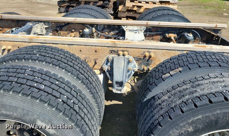 image for item KB9033 2008 Peterbilt 386 semi truck