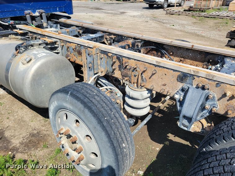 image for item KB9033 2008 Peterbilt 386 semi truck