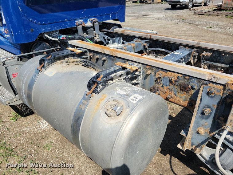 image for item KB9033 2008 Peterbilt 386 semi truck