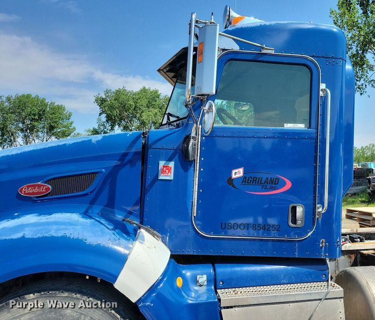 image for item KB9033 2008 Peterbilt 386 semi truck