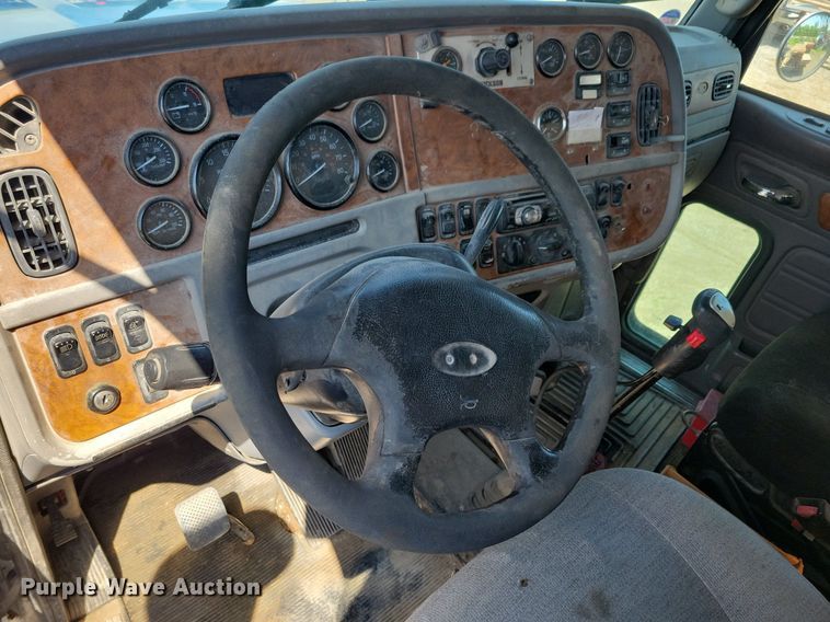 image for item KB9033 2008 Peterbilt 386 semi truck