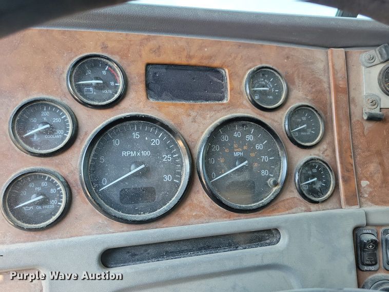 image for item KB9033 2008 Peterbilt 386 semi truck