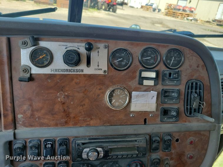 image for item KB9033 2008 Peterbilt 386 semi truck