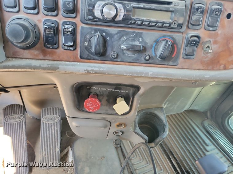 image for item KB9033 2008 Peterbilt 386 semi truck