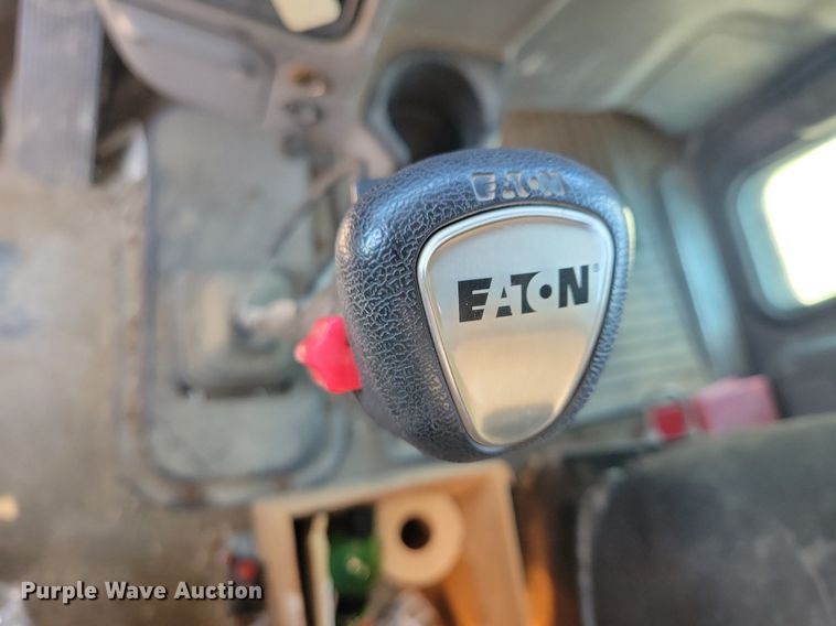 image for item KB9033 2008 Peterbilt 386 semi truck