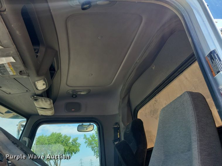 image for item KB9033 2008 Peterbilt 386 semi truck