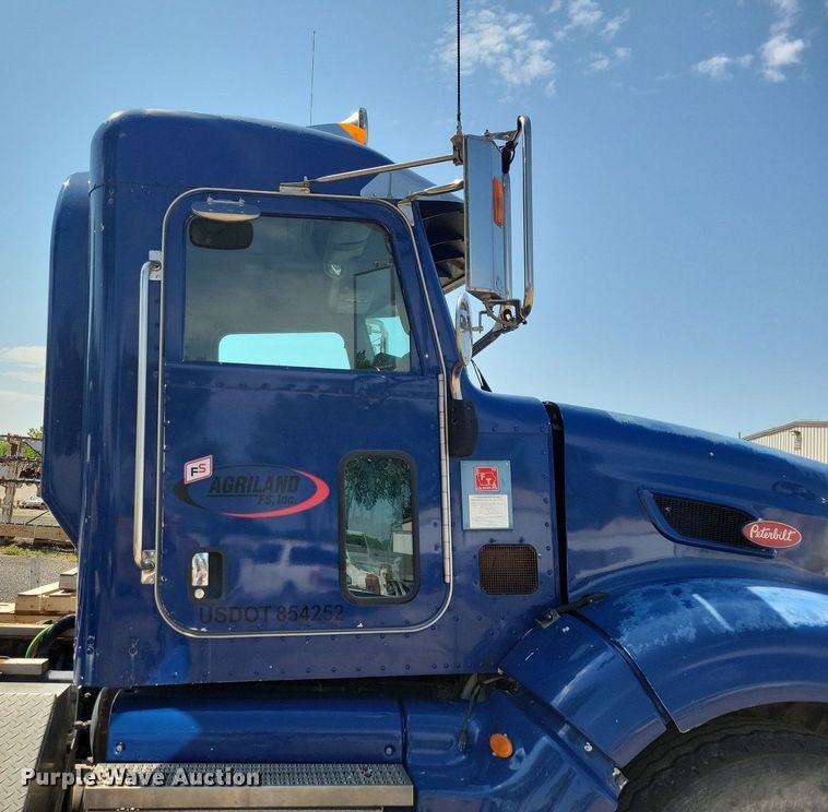 image for item KB9033 2008 Peterbilt 386 semi truck