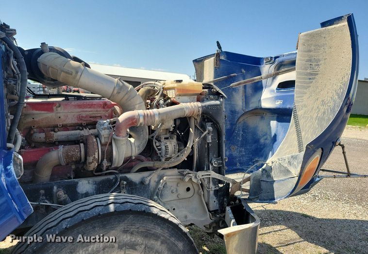 image for item KB9033 2008 Peterbilt 386 semi truck
