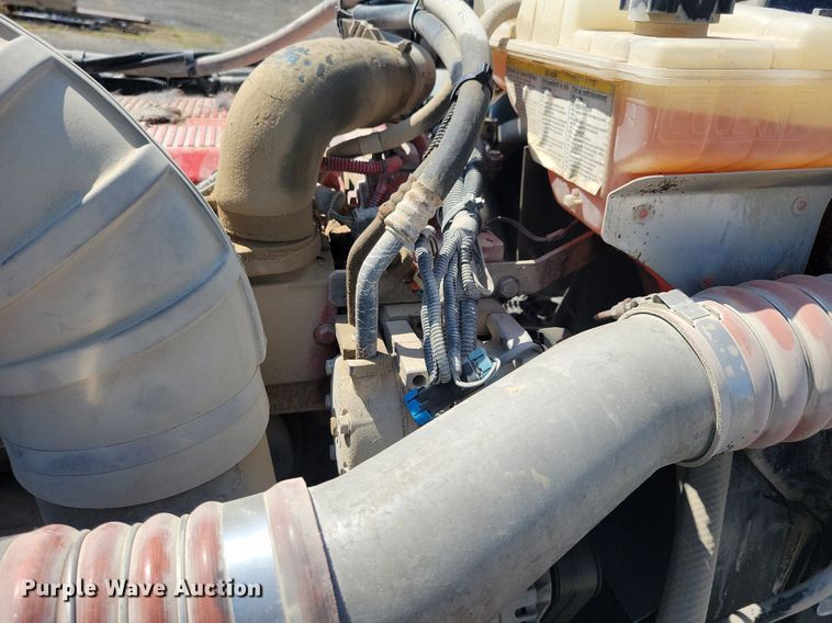 image for item KB9033 2008 Peterbilt 386 semi truck