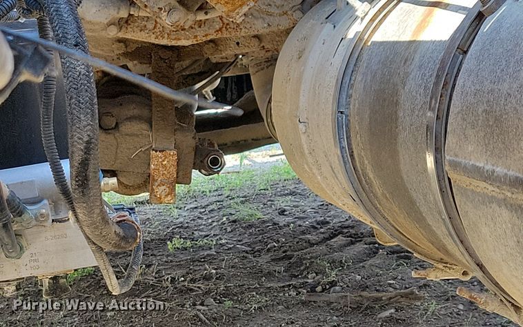 image for item KB9033 2008 Peterbilt 386 semi truck