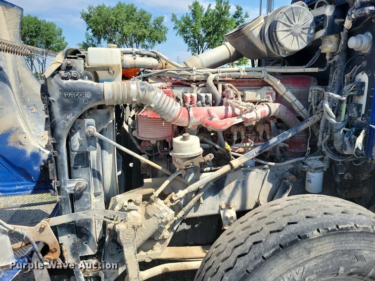 image for item KB9033 2008 Peterbilt 386 semi truck