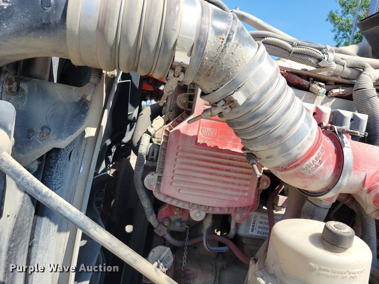 image for item KB9033 2008 Peterbilt 386 semi truck