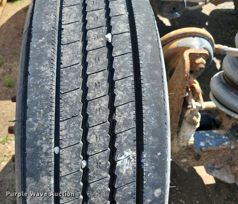 image for item KB9033 2008 Peterbilt 386 semi truck