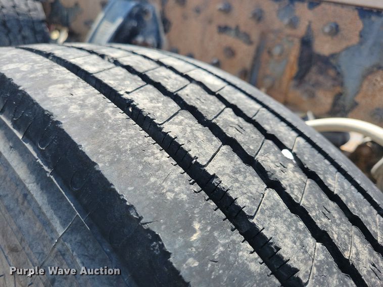 image for item KB9033 2008 Peterbilt 386 semi truck