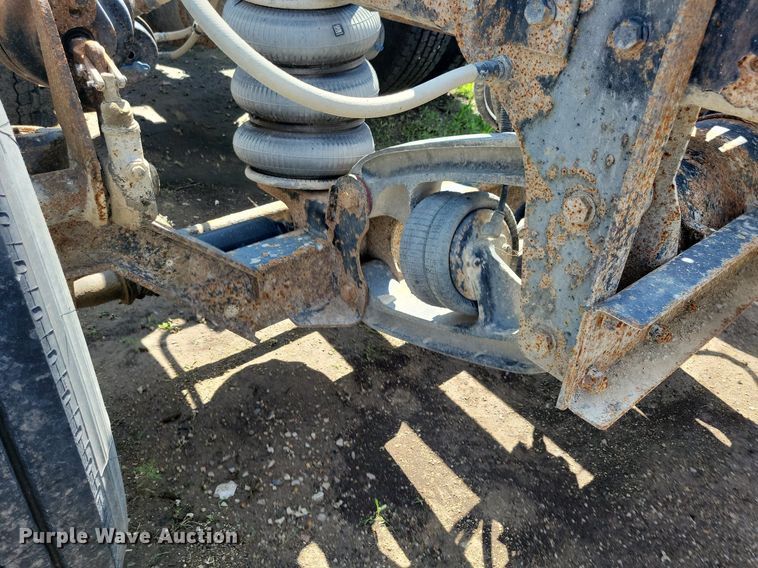 image for item KB9033 2008 Peterbilt 386 semi truck