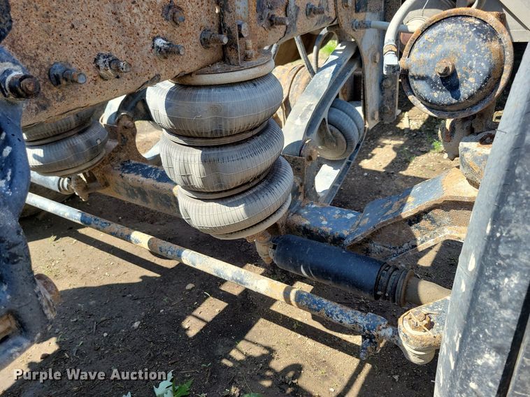 image for item KB9033 2008 Peterbilt 386 semi truck