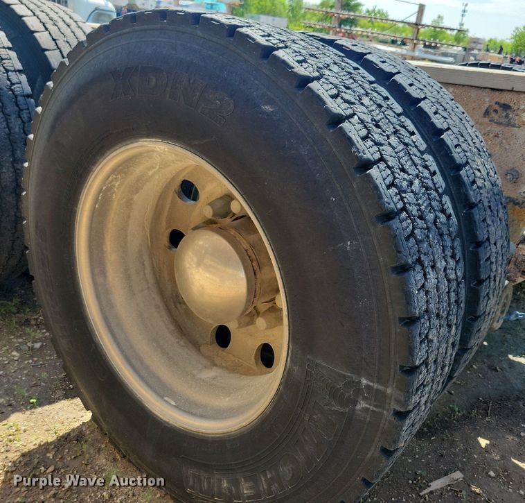 image for item KB9033 2008 Peterbilt 386 semi truck