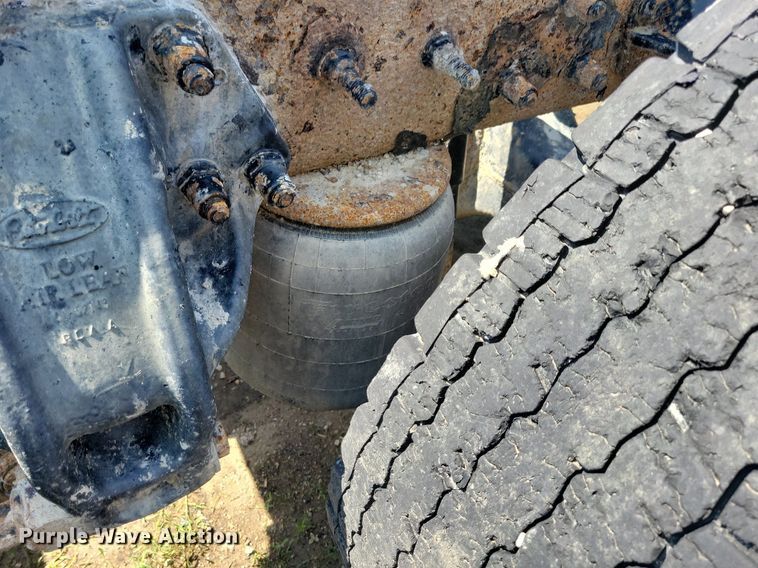 image for item KB9033 2008 Peterbilt 386 semi truck