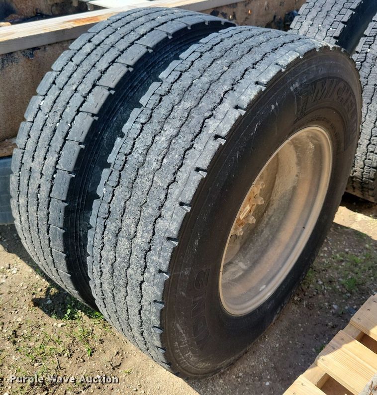 image for item KB9033 2008 Peterbilt 386 semi truck