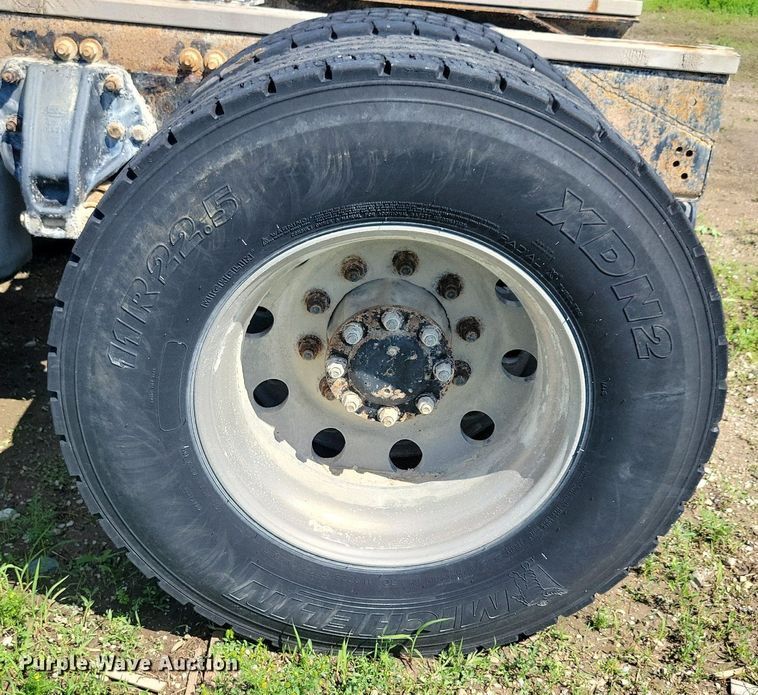 image for item KB9033 2008 Peterbilt 386 semi truck