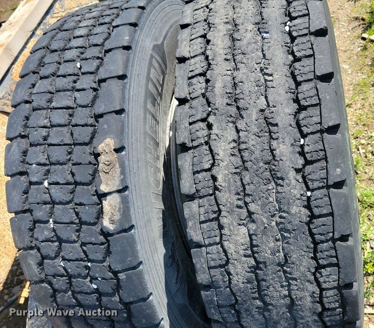 image for item KB9033 2008 Peterbilt 386 semi truck