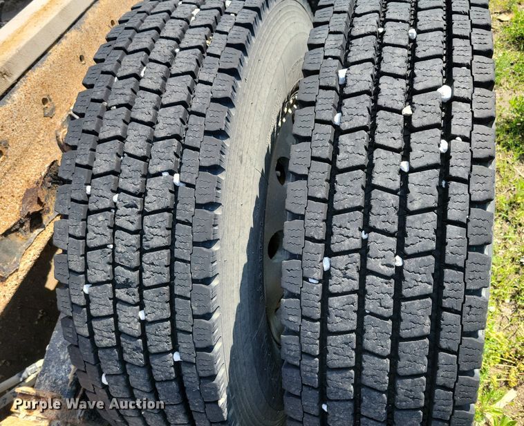 image for item KB9033 2008 Peterbilt 386 semi truck