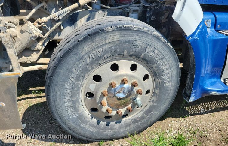 image for item KB9033 2008 Peterbilt 386 semi truck