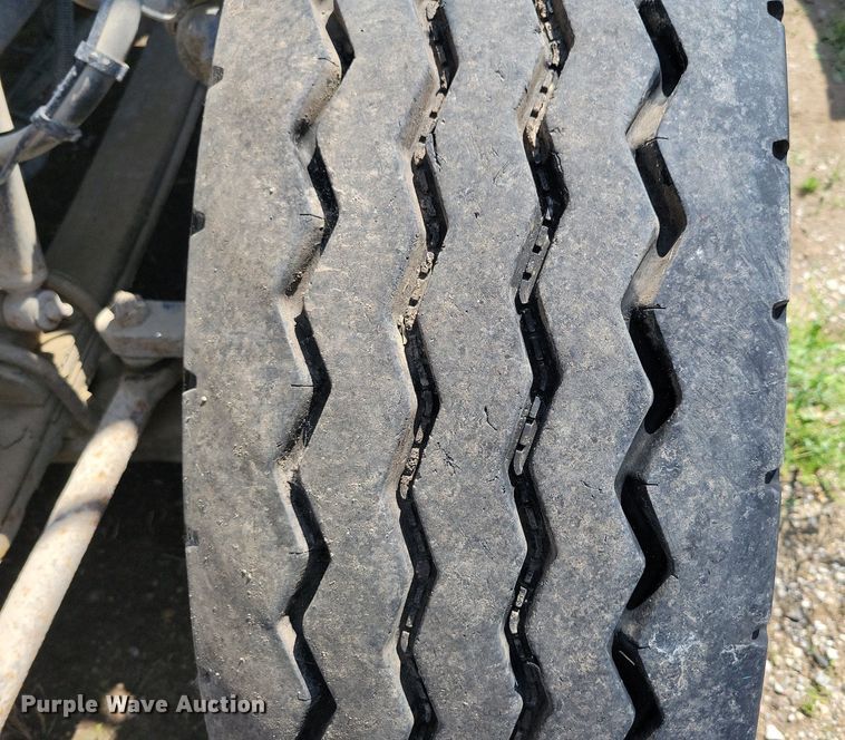 image for item KB9033 2008 Peterbilt 386 semi truck