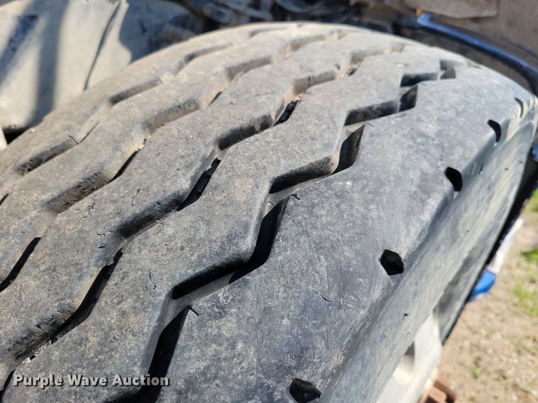 image for item KB9033 2008 Peterbilt 386 semi truck