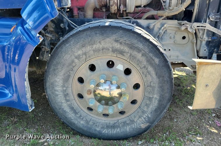 image for item KB9033 2008 Peterbilt 386 semi truck