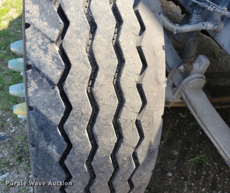 image for item KB9033 2008 Peterbilt 386 semi truck