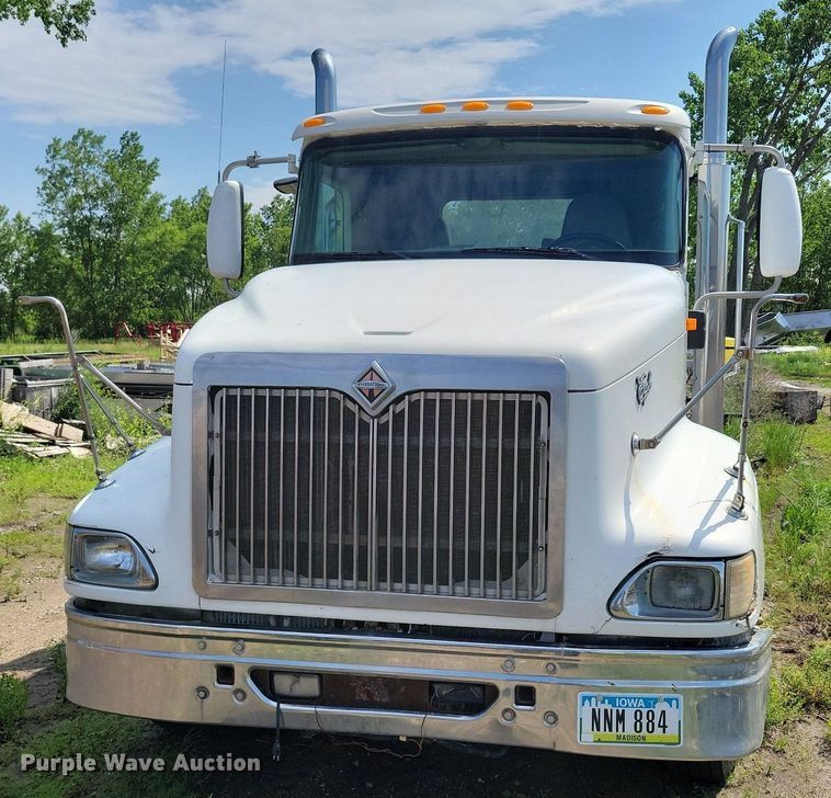 image for item KB9034 2003 International  Eagle 9400i truck cab and chassis