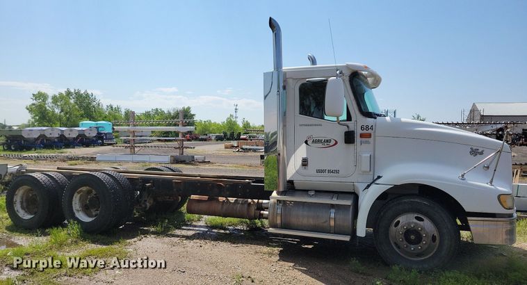 image for item KB9034 2003 International  Eagle 9400i truck cab and chassis