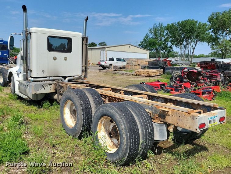 image for item KB9034 2003 International  Eagle 9400i truck cab and chassis