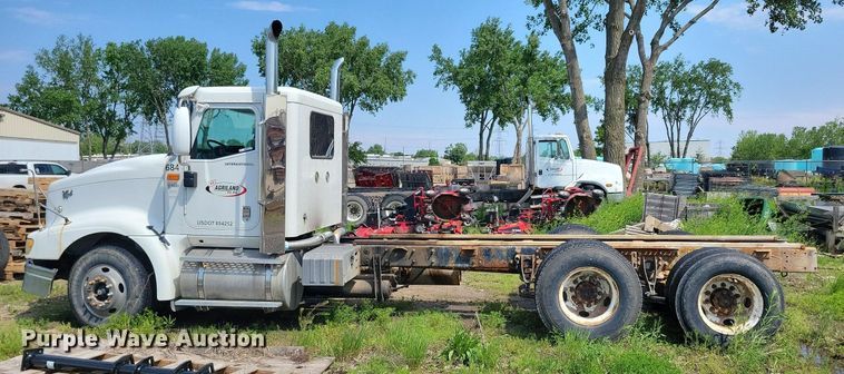 image for item KB9034 2003 International  Eagle 9400i truck cab and chassis
